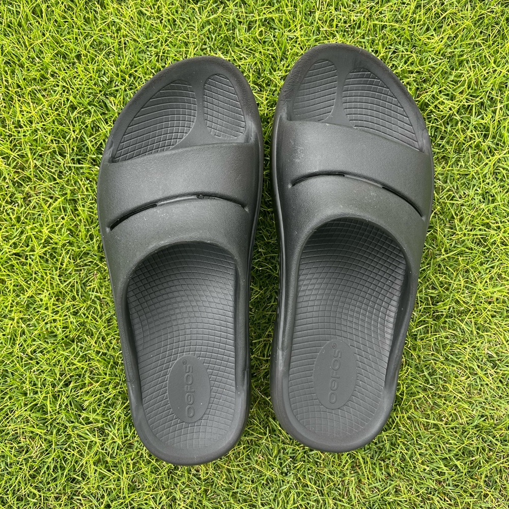 Oofos Black Recovery Sandals